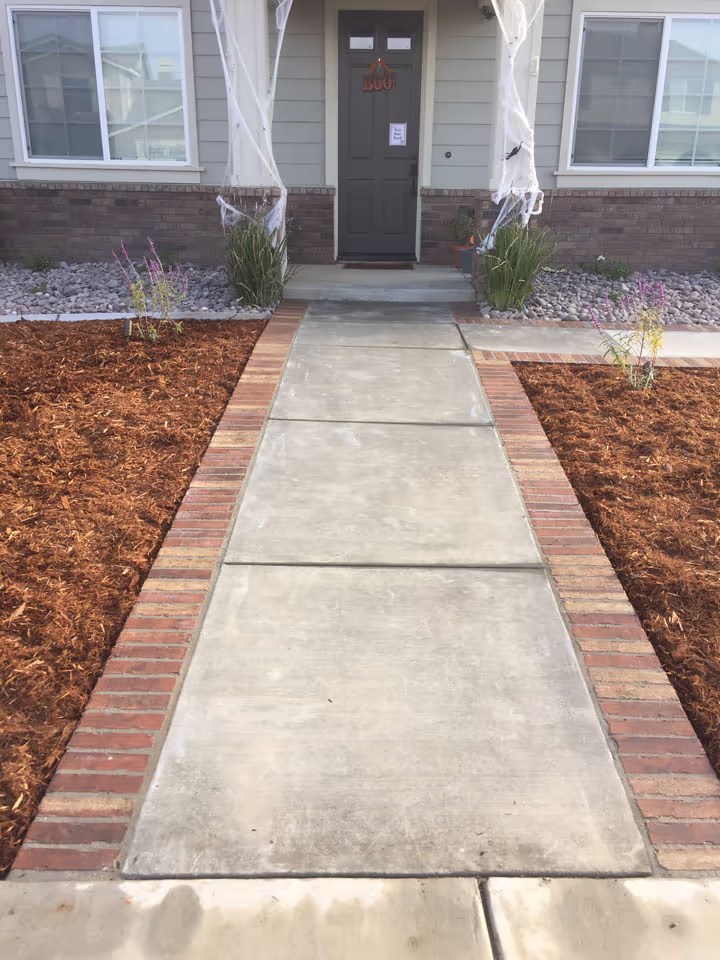 Residential Concrete Planters Flatwork Walkways — photo 5